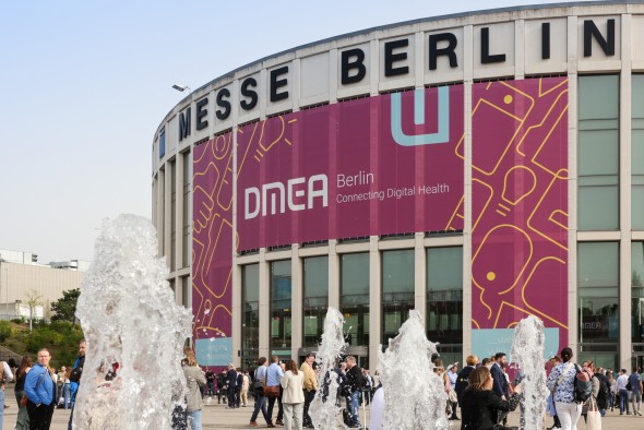 Brunnen vor dem Messe Berlin Eingang Messe Süd 