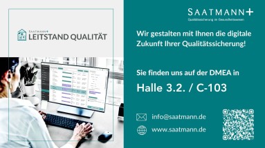 Links sitzt eine Gesundheitsfachkraft an einem Monitor, rechts steht u.a.: Wir gestalten mit Ihnen die digitale Zukunft Ihrer Qualitätssicherung!